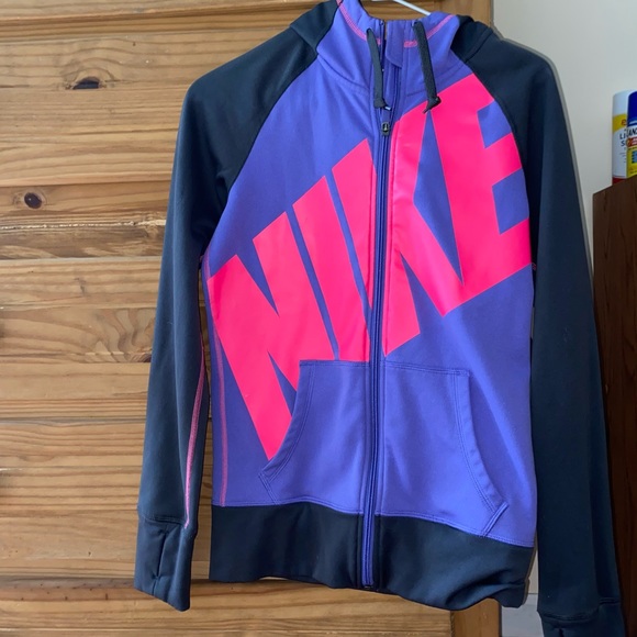 Nike Jackets & Blazers - Nike sweatshirt